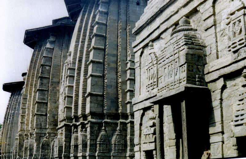 चित्र:Chamba-Valley-Temple.jpg
