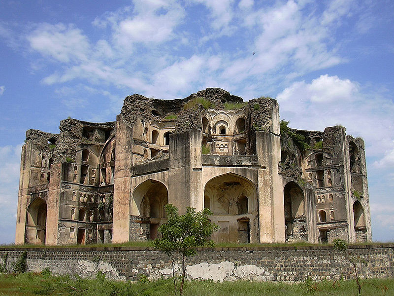 चित्र:Faria-Bagh-Palace-Ahmednagar.jpg