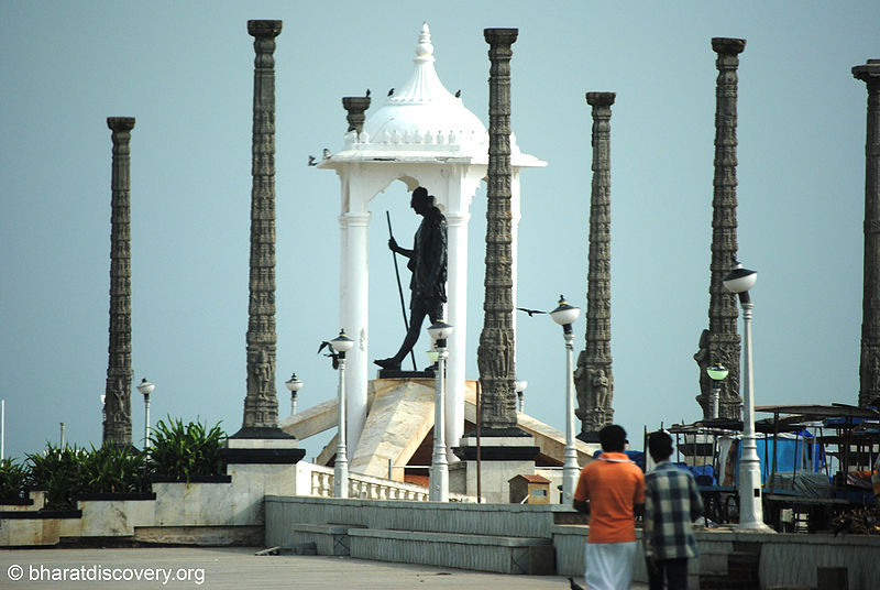 चित्र:Gandhi-Statue-Pondicherry.jpg