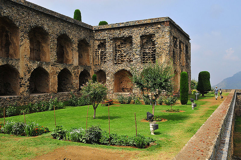 चित्र:Pari-Mahal-Srinagar.jpg