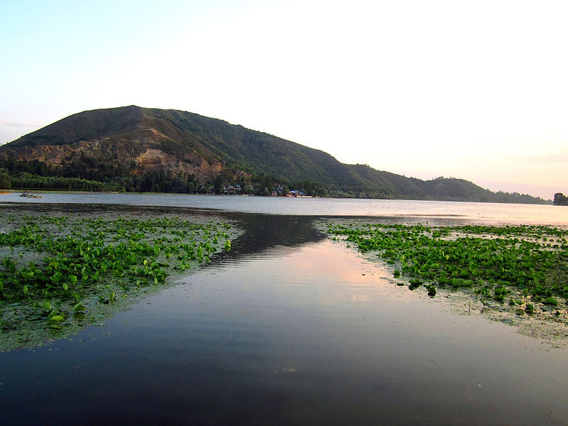 चित्र:Manasbal-Lake.jpg