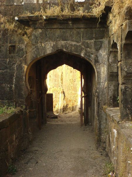 चित्र:Lohagarh-Fort-Lonavala-4.jpg