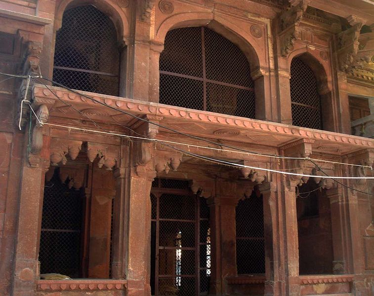 चित्र:Radha-vallabh-temple-1.jpg