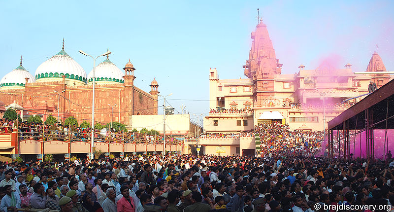 चित्र:Krishna Janm Bhumi Holi Mathura 9.jpg