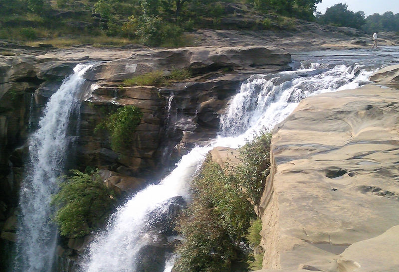 चित्र:Amritdhara-Waterfall.jpg