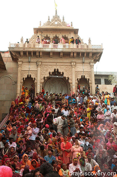 चित्र:Holi Barsana Mathura 3.jpg
