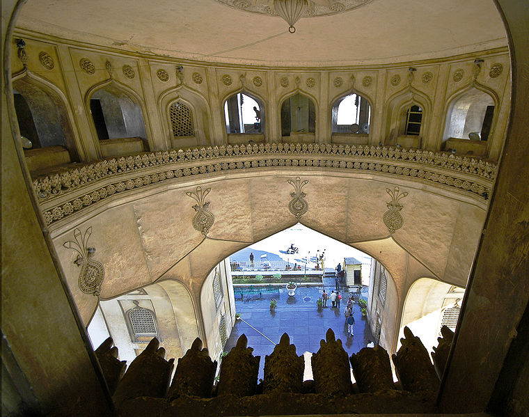 चित्र:Inside-View-Charminar-Hyderabad-4.jpg