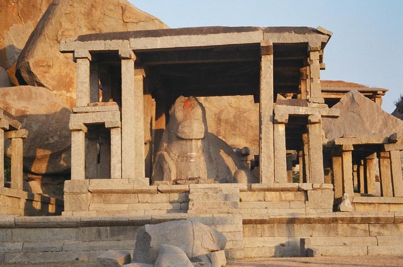 चित्र:Nandi-Hampi.jpg