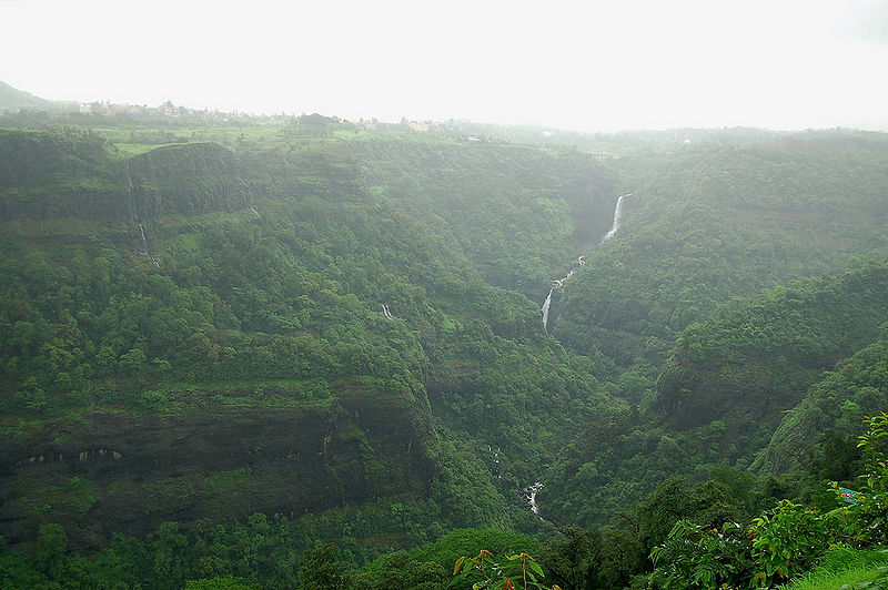चित्र:Waterfall-Lonavla.jpg
