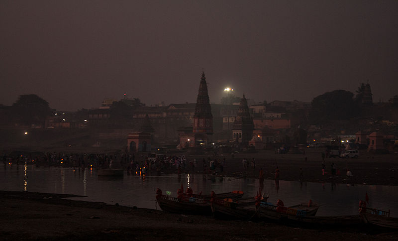 चित्र:Early-Morning-Pandharpur.jpg