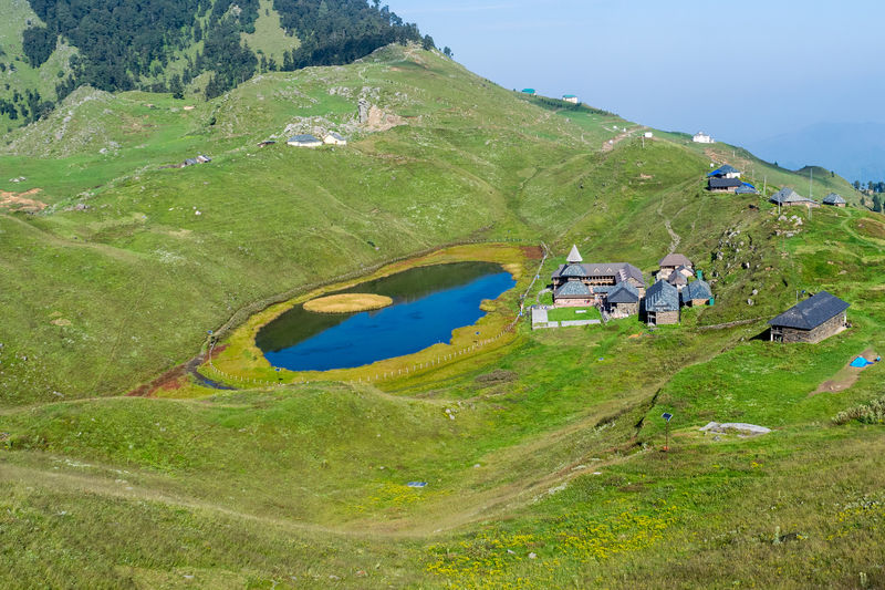 चित्र:Prashar Lake-3.jpg