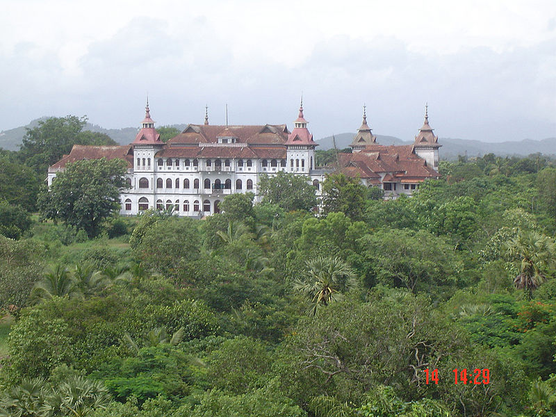 चित्र:Kowdiar-Palace-Tiruvananthapuram.jpg