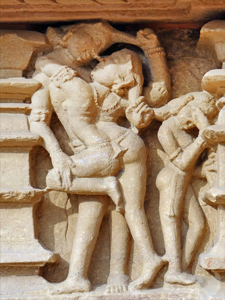चित्र:Lakshmana-Temple-Khajuraho-11.jpg