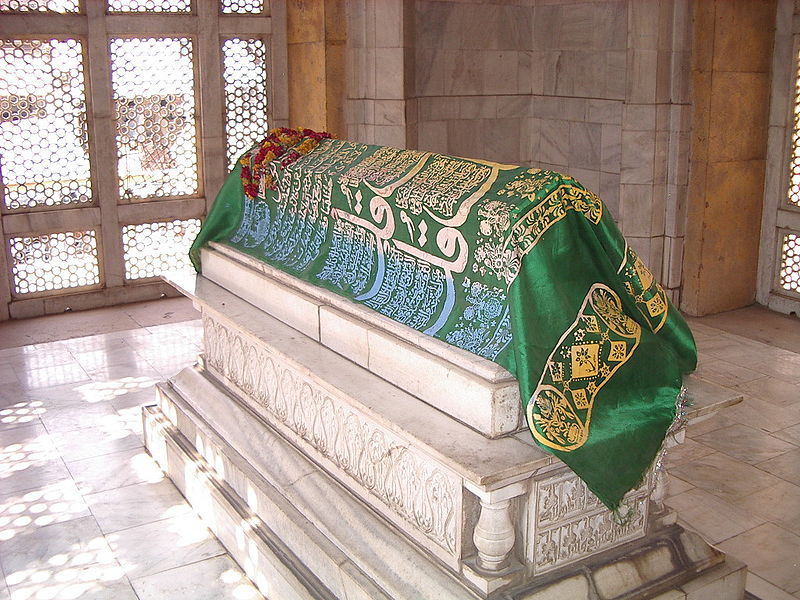 चित्र:Tomb-Of-Qutb-Ud-Din-Aibak.jpg
