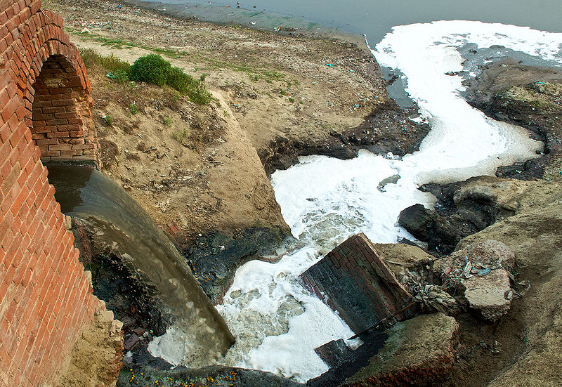 चित्र:Water-Pollution-2.jpg