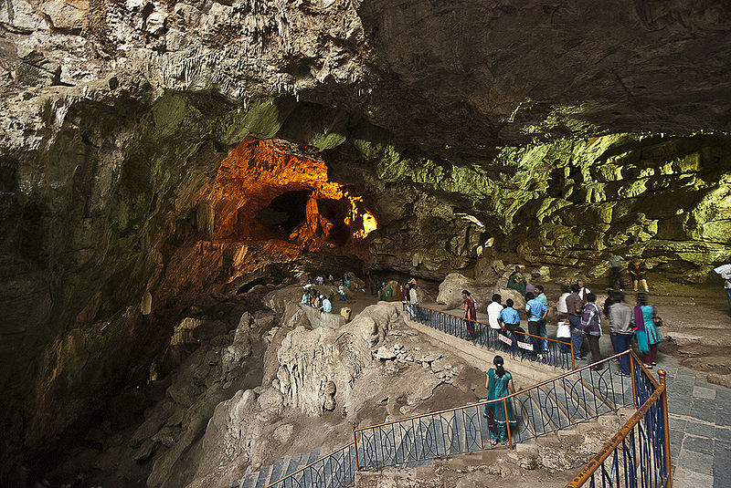 चित्र:Borra-Caves-1.jpg