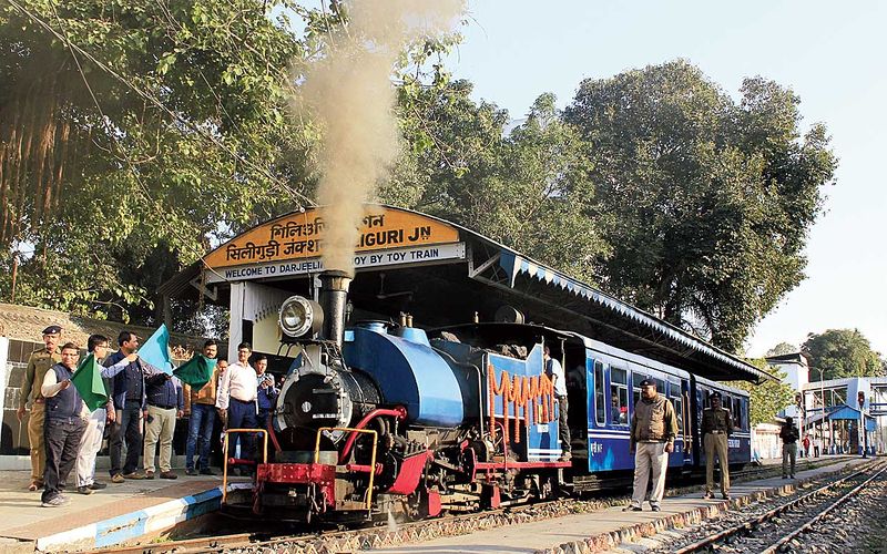 चित्र:Darjeeling-Himalayan-Railway-2.jpg