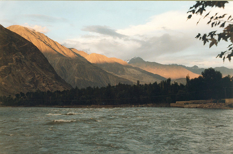चित्र:Karakoram-Highway.jpg