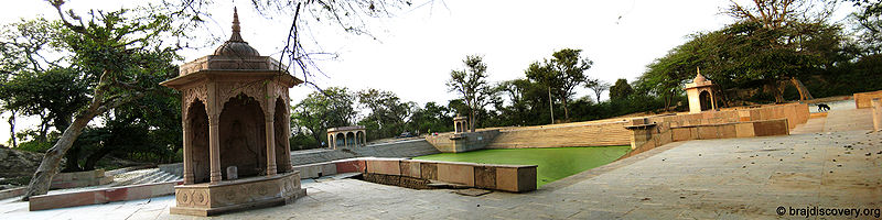 चित्र:Surbhi Kund Govardhan Mathura.jpg