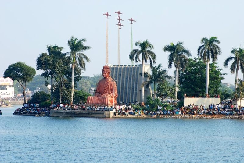 चित्र:Vivekananda-lake-Raipur.jpg
