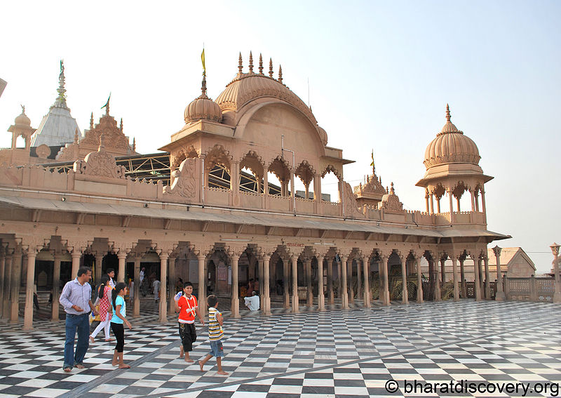 चित्र:Radha-Rani-Temple-Barsana-12.jpg