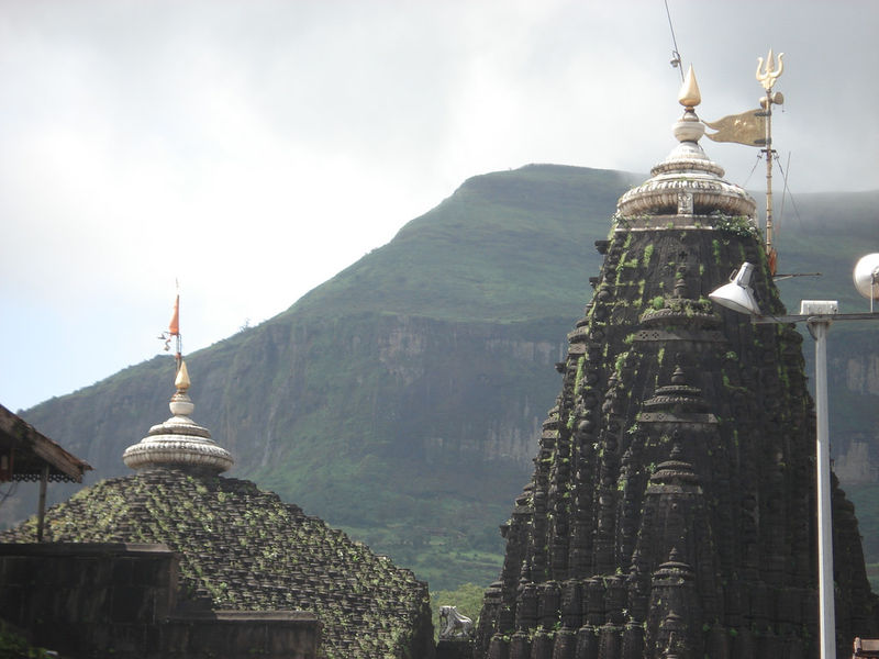 चित्र:Trimbakeshwar-1.jpg