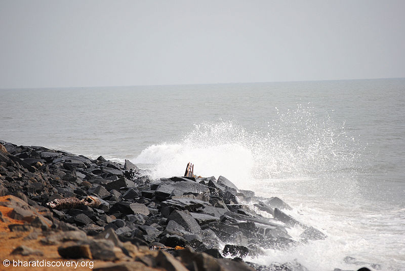 चित्र:Pondicherry-Beach-4.jpg