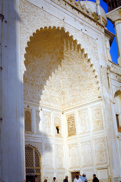 चित्र:Bibi-Ka-Maqbara-6.jpg