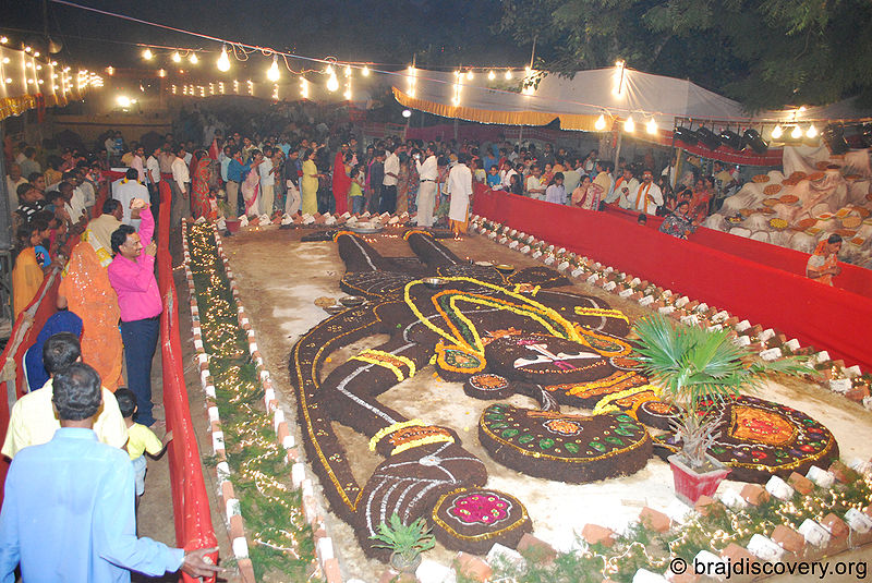 चित्र:Govardhan-Pooja-2.jpg