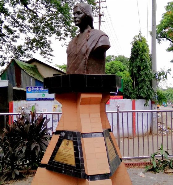 चित्र:Pritilata-Waddedar-Statchu.jpg