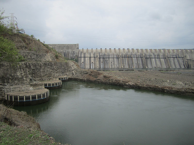 चित्र:Sardar Sarovar Dam.jpg