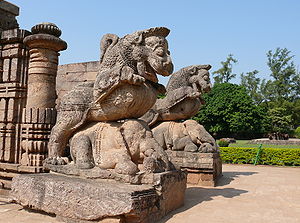 कोर्णार्क मंदिर स्थित सिंह प्रतिमा