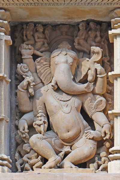 चित्र:Lakshmana-Temple-Khajuraho-10.jpg