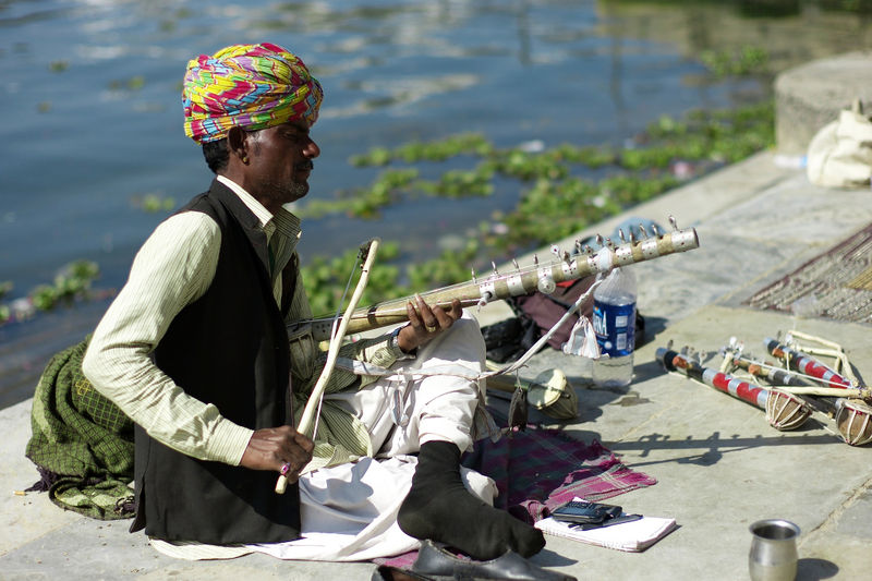 चित्र:Music-Player-Udaipur.jpg
