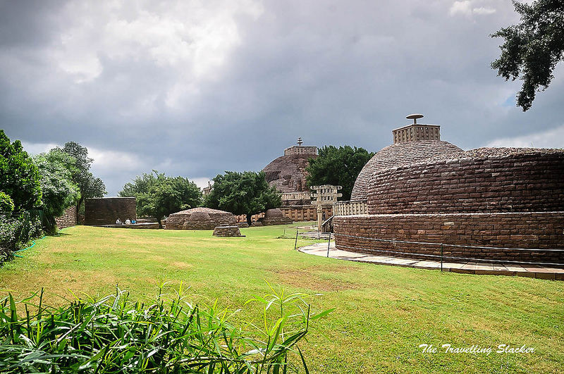 चित्र:Sanchi Stupa-7.jpg
