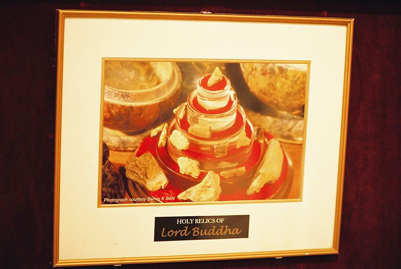 चित्र:Buddha-Ashes.jpg