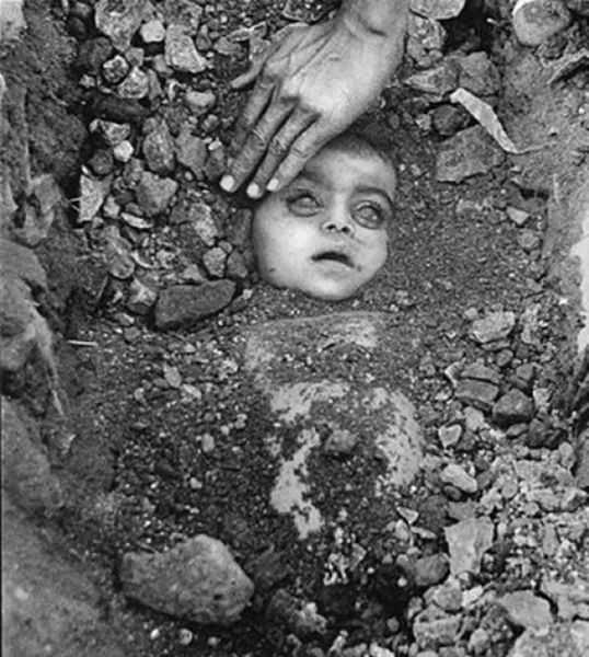 चित्र:Bhopal-Gas-Tragedy.jpg