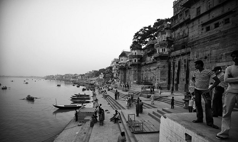 चित्र:Ghat-Varanasi-2.jpg