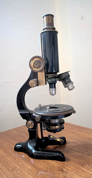 चित्र:Microscope.jpg