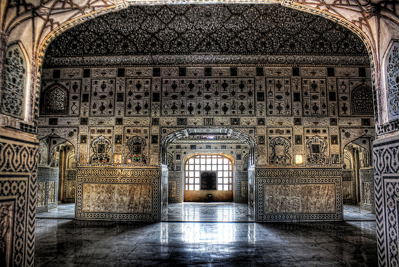 चित्र:Sheesh-Mahal-Interior.jpg