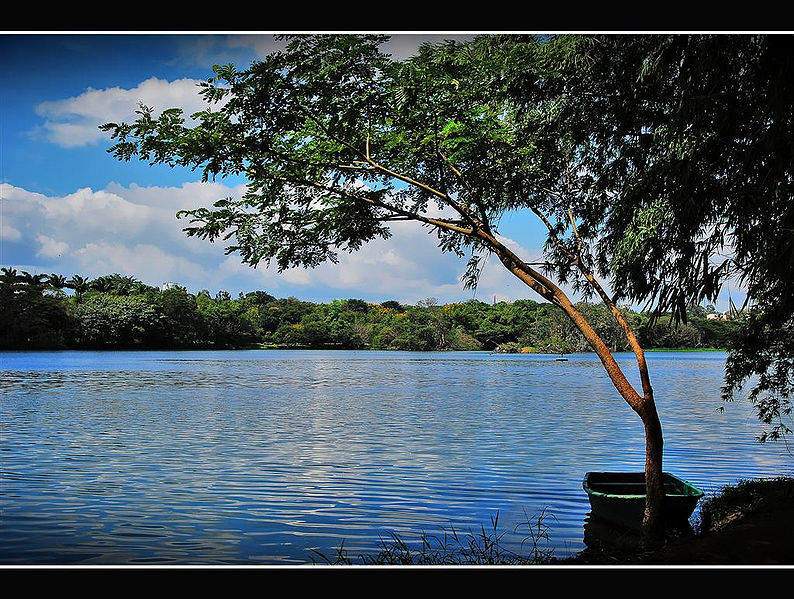 चित्र:Karanji-Lake.jpg
