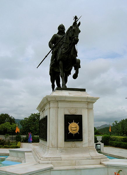 चित्र:Maharana-Pratap-Statue.jpg