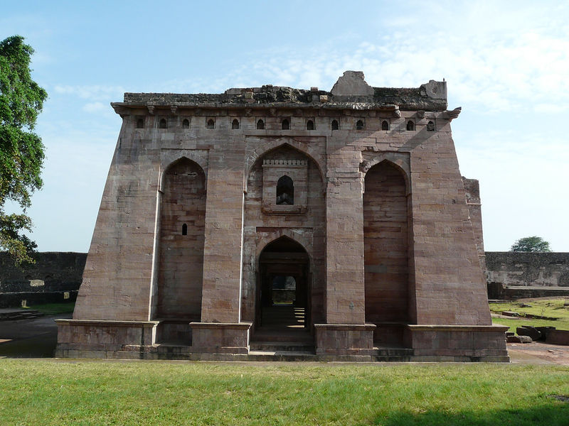 चित्र:Hindola-Mahal-Mandu-6.jpg