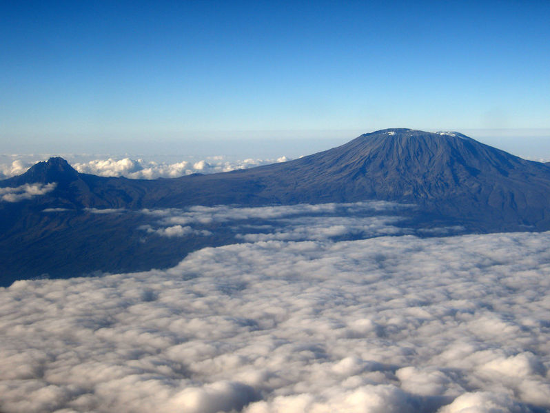 चित्र:Mount Kilimanjaro-1.jpg