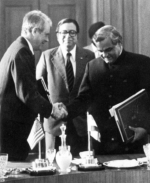 चित्र:Atal-Bihari-Vajpayee-2.jpg