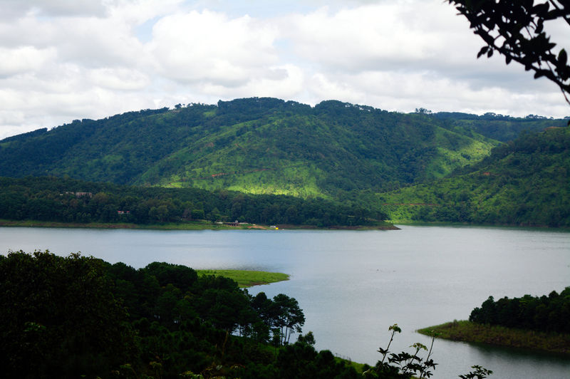 चित्र:Umiam Lake-4.jpg