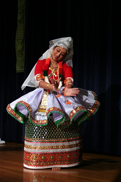 चित्र:Manipuri-Dance.jpg
