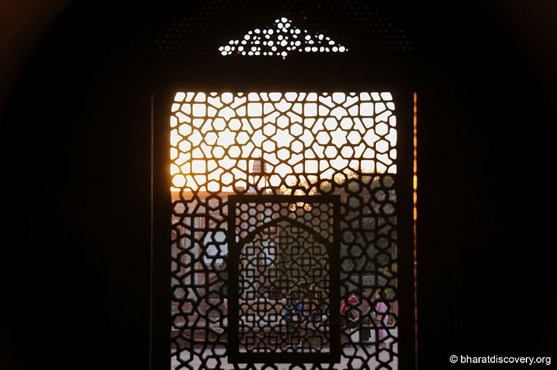 चित्र:Humayun-Tomb-Delhi-32.jpg