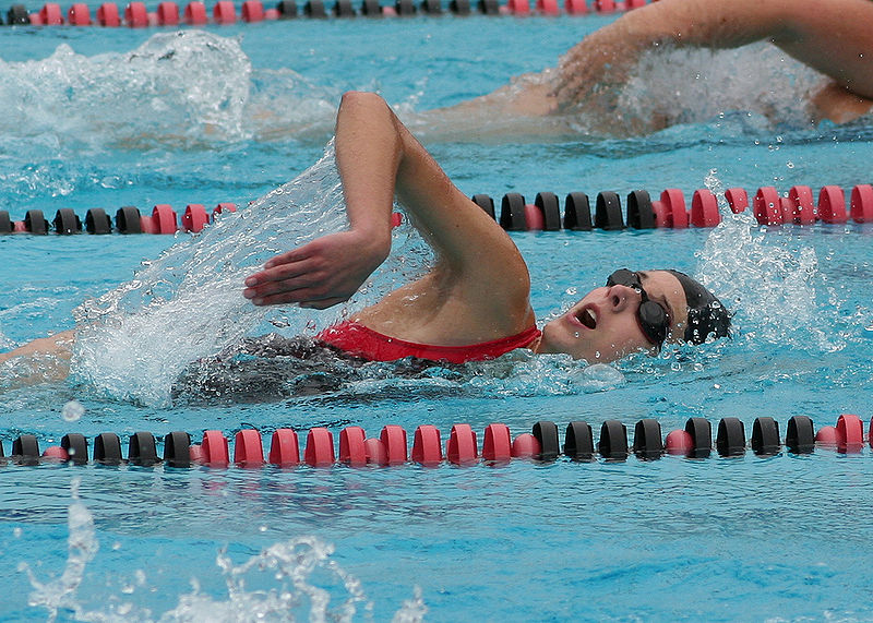 चित्र:Swimming-1.jpg