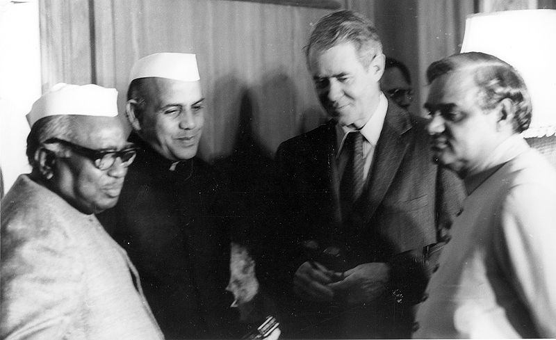 चित्र:Atal-bihari-vajpayee-with-Jimmi-karter.jpg